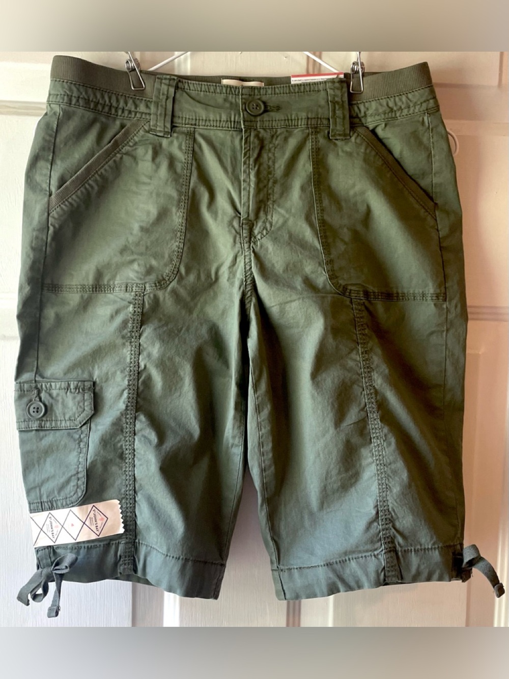 St. John’s Bay Khaki Olive Green Cotton Stretch Bermuda Cargo Shorts Size 4 NWT
